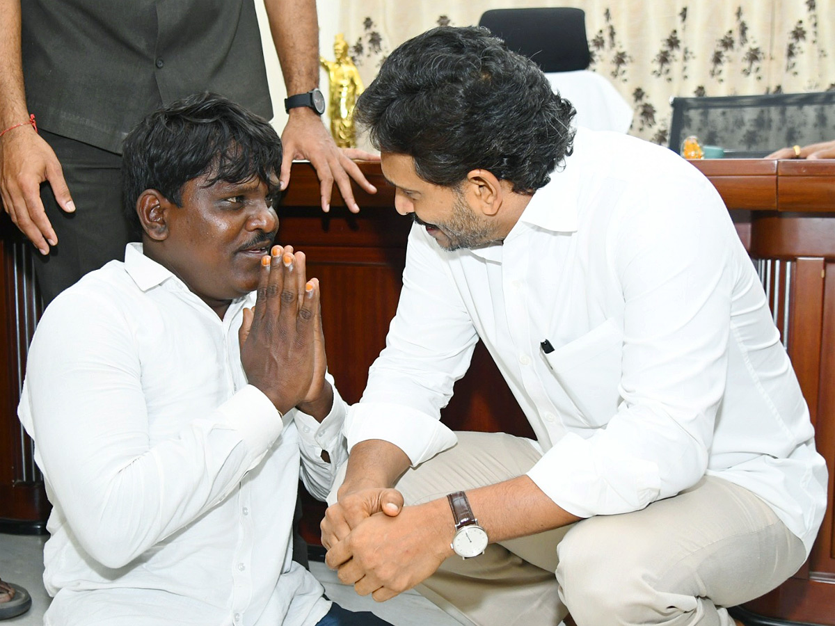 YS Jagan Conduct Praja Darbar In Pulivendula Camp Office Photos21