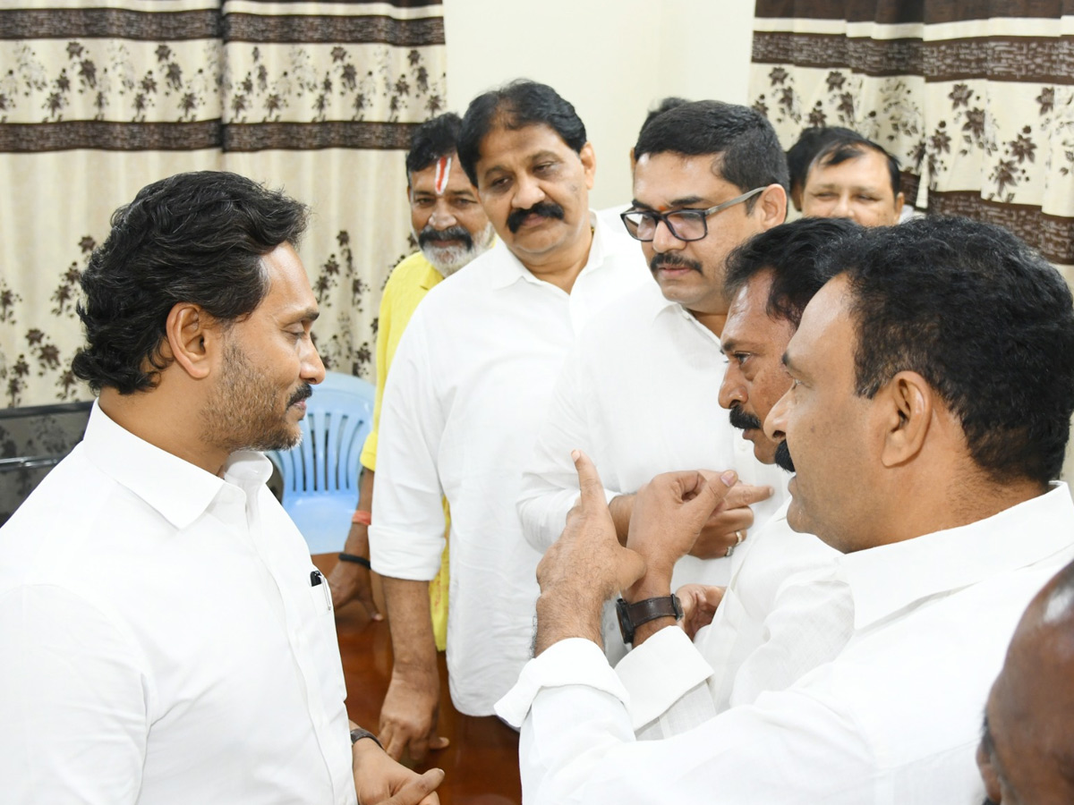 YS Jagan Conduct Praja Darbar In Pulivendula Camp Office Photos4