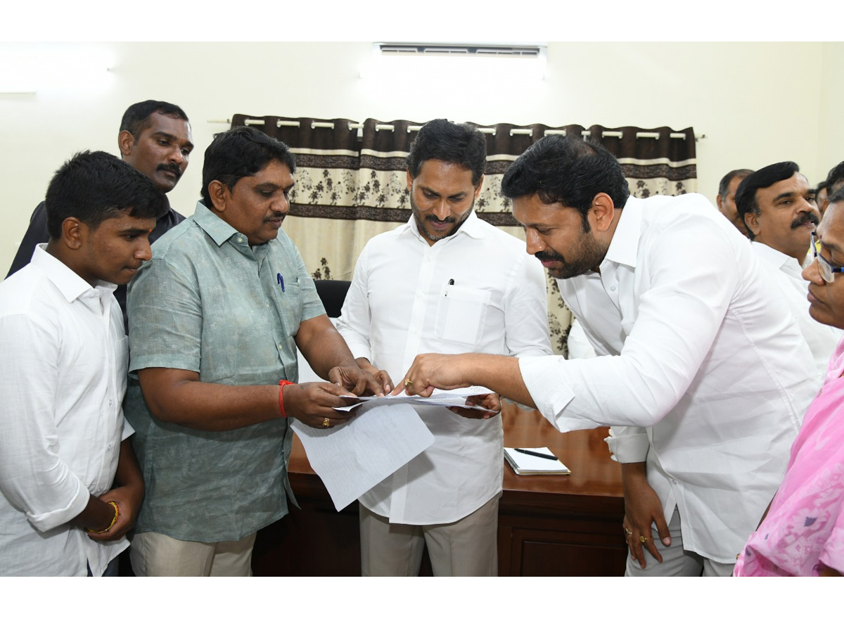 YS Jagan Conduct Praja Darbar In Pulivendula Camp Office Photos25