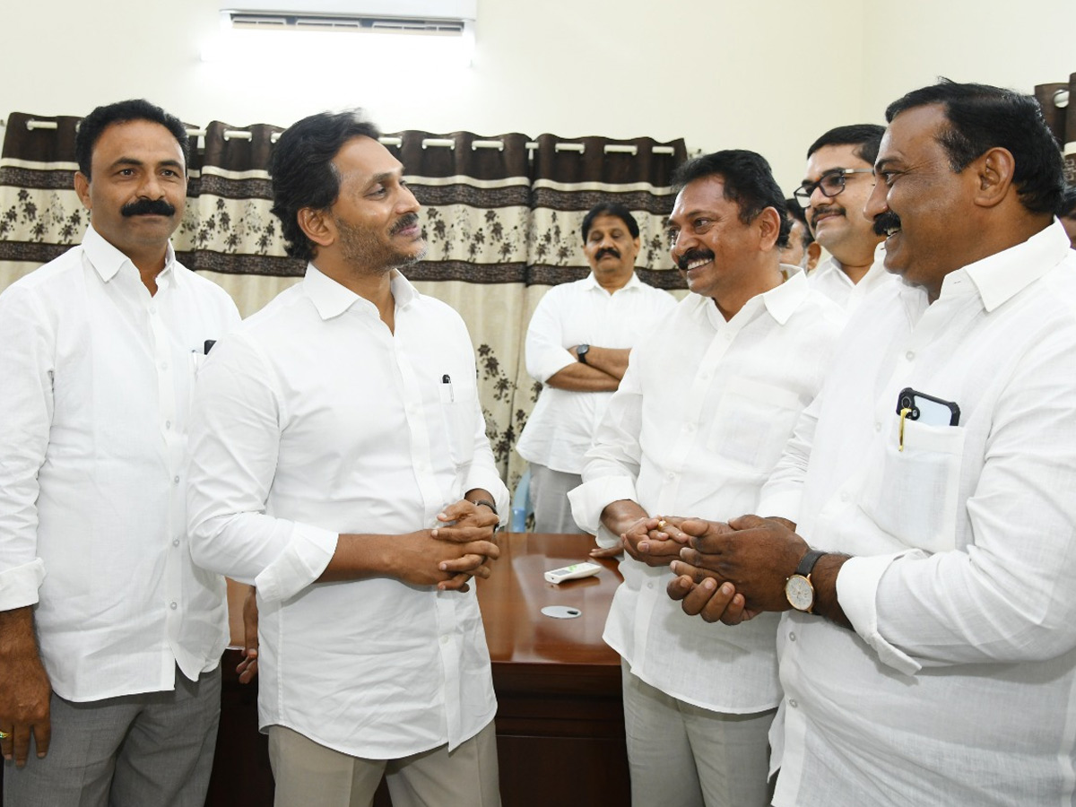 YS Jagan Conduct Praja Darbar In Pulivendula Camp Office Photos6