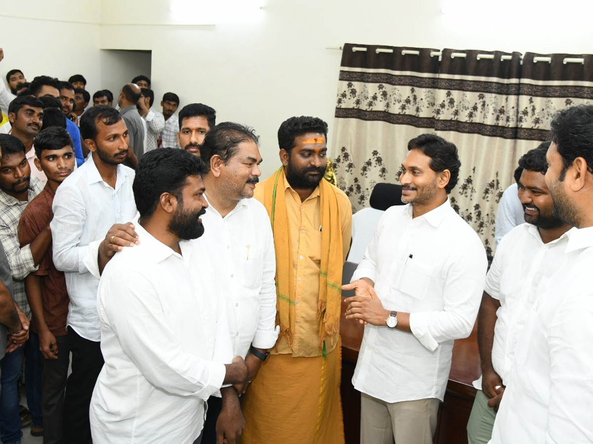 YS Jagan Conduct Praja Darbar In Pulivendula Camp Office Photos27