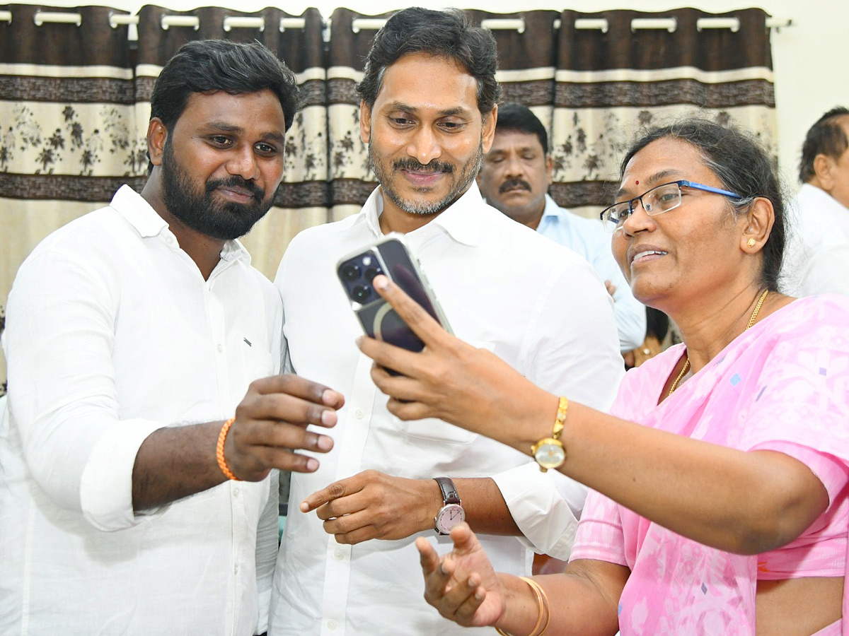 YS Jagan Conduct Praja Darbar In Pulivendula Camp Office Photos28