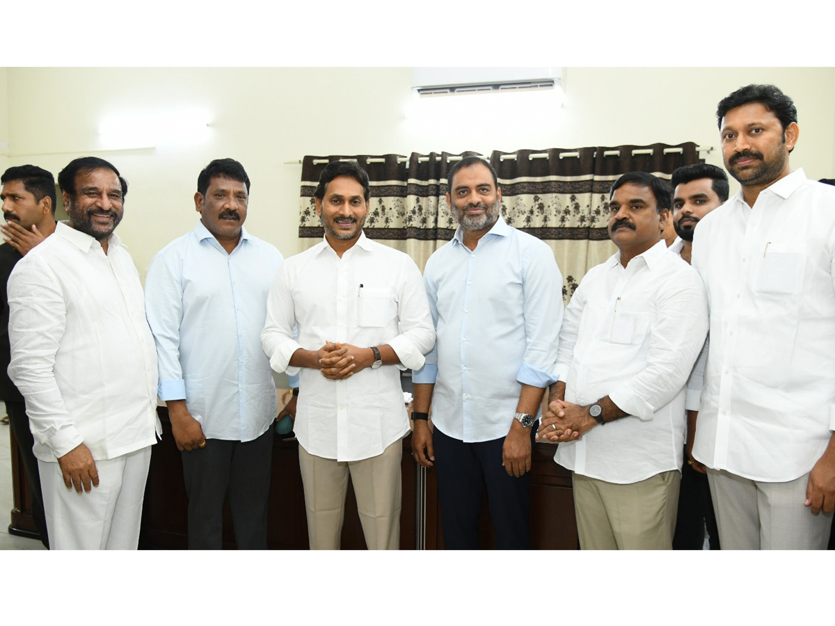 YS Jagan Conduct Praja Darbar In Pulivendula Camp Office Photos29