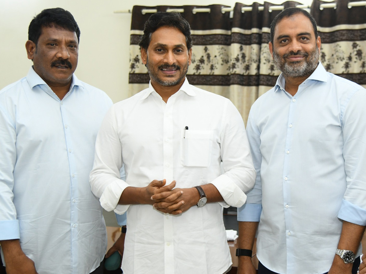 YS Jagan Conduct Praja Darbar In Pulivendula Camp Office Photos30