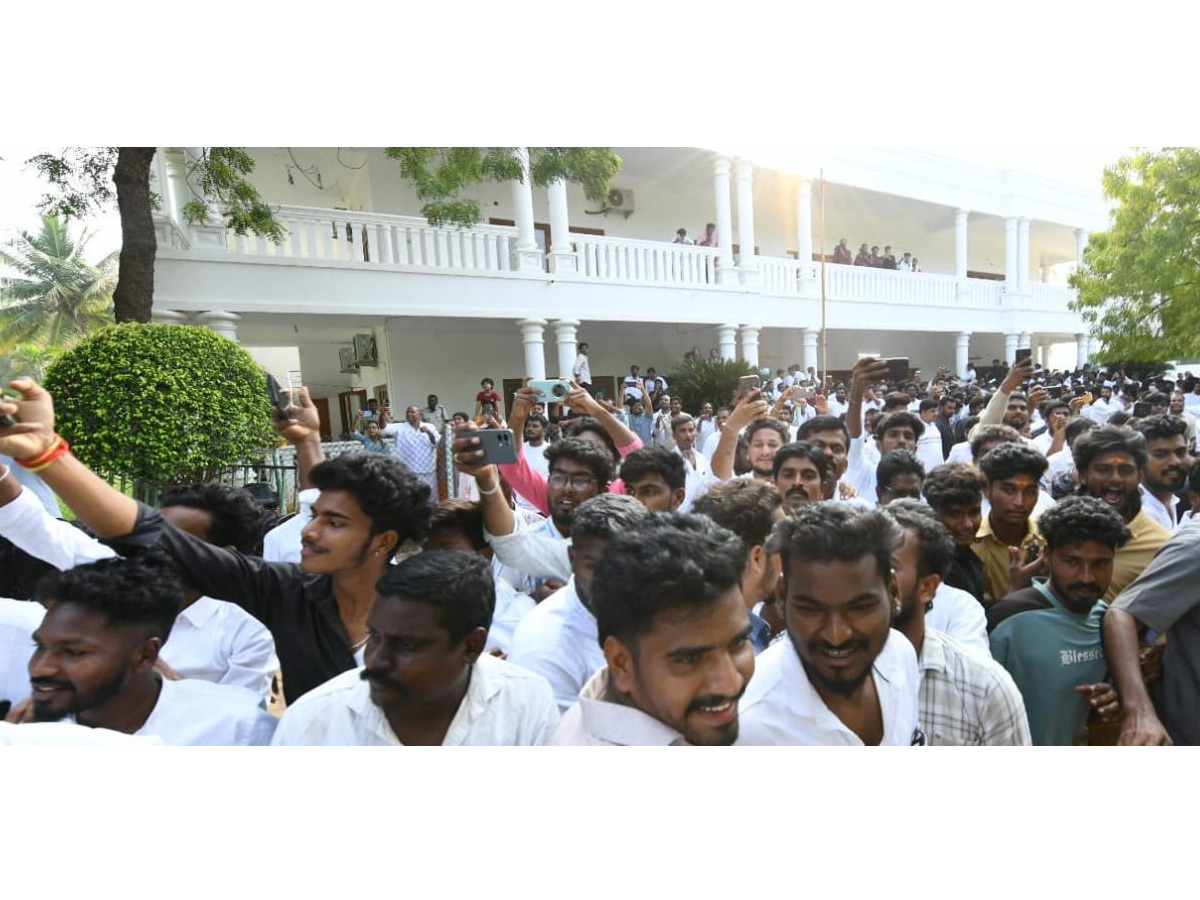 YS Jagan Reaches Pulivendula To Holds Praja Darbar With Farmers Photos9