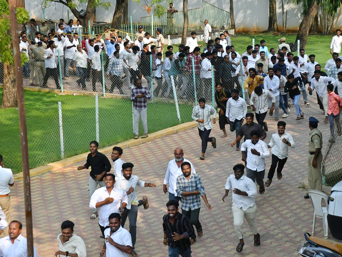 YS Jagan Reaches Pulivendula To Holds Praja Darbar With Farmers Photos15