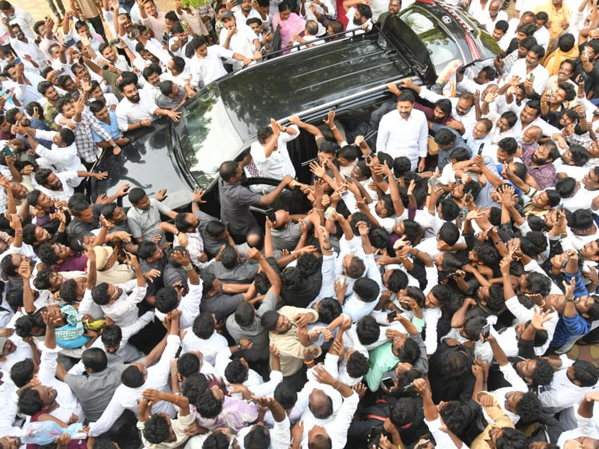 YS Jagan Reaches Pulivendula To Holds Praja Darbar With Farmers Photos1