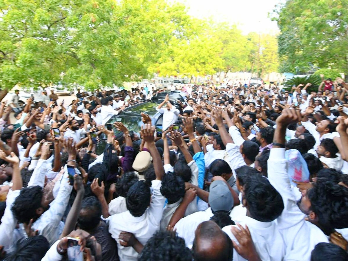 YS Jagan Reaches Pulivendula To Holds Praja Darbar With Farmers Photos3
