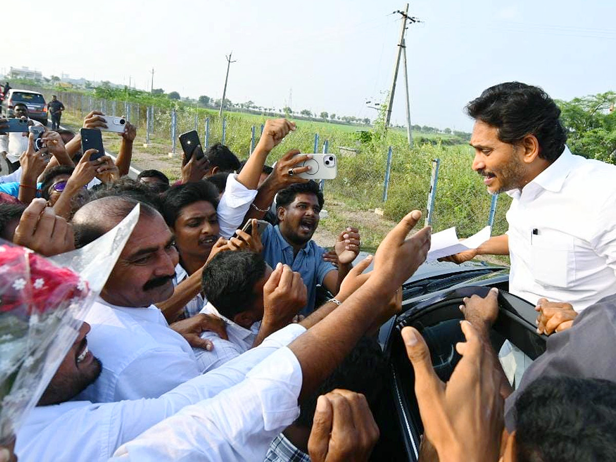 YS Jagan Reaches Pulivendula To Holds Praja Darbar With Farmers Photos7
