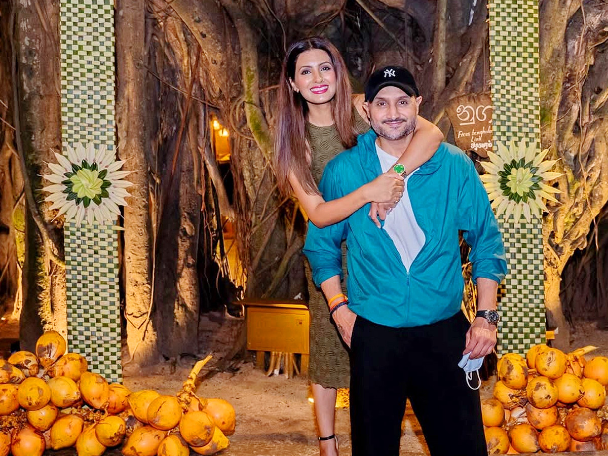 Geeta Basra And Harbhajan shine At friend birthday party Photos2