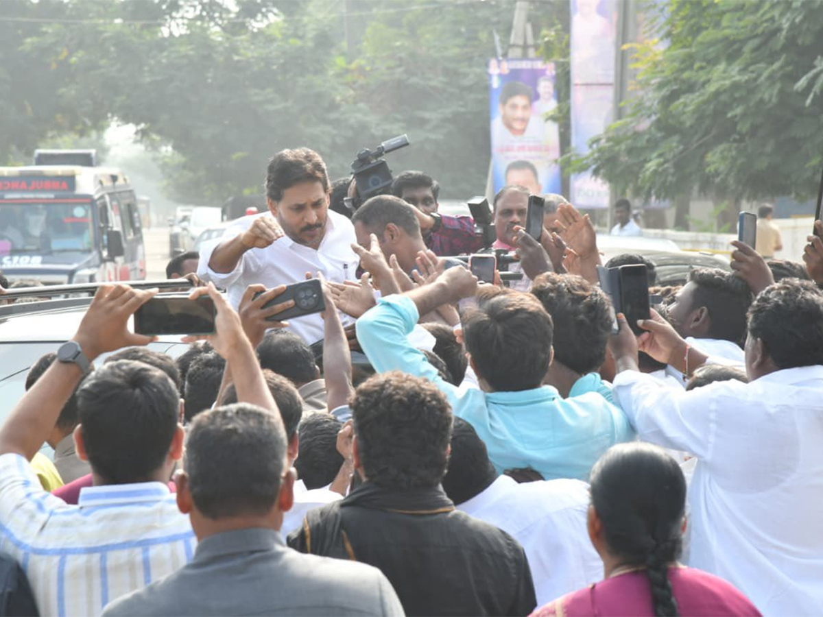YS Jagan YSR District Tour Day2 Highlights Photos14