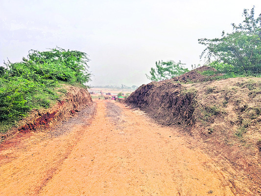 స్వార్థం అనే గునపాన్ని స్వర్ణముఖి మదిలో దించుతున్నారు. 3