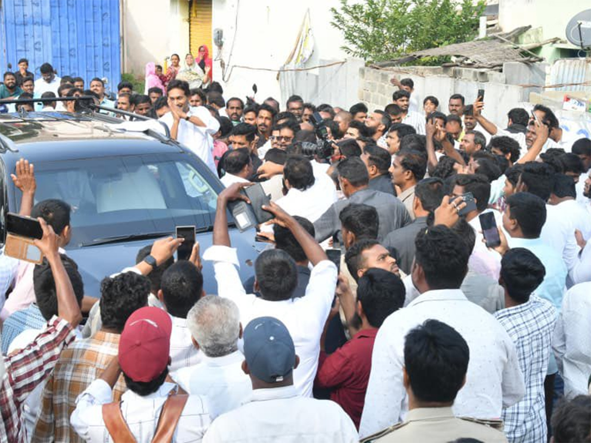 YS Jagan YSR District Tour Day2 Highlights Photos18