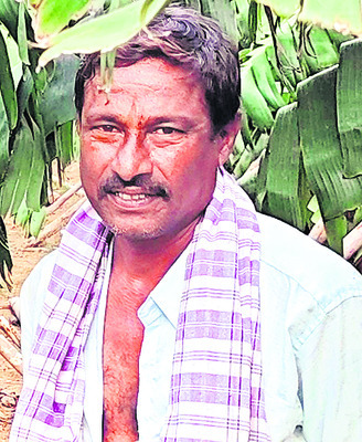 అరటి కేజీ రూపాయే.. 
5