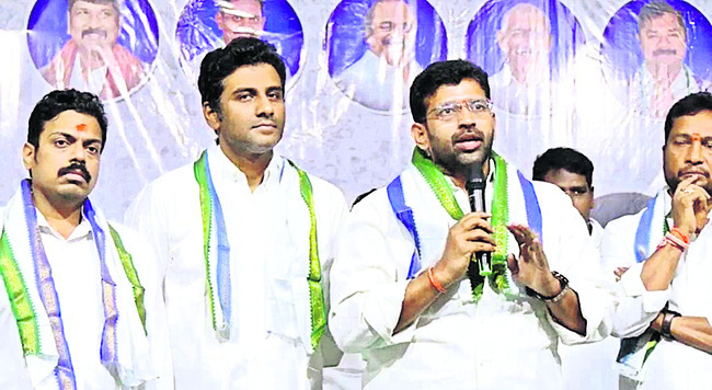 ప్రభుత్వ తప్పులపై పోరాటాలకు సిద్ధం2