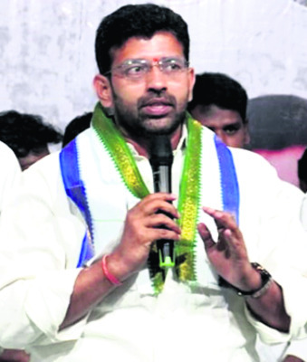 ప్రభుత్వ తప్పులపై పోరాటాలకు సిద్ధం3