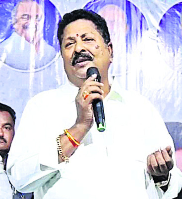 ప్రభుత్వ తప్పులపై పోరాటాలకు సిద్ధం6