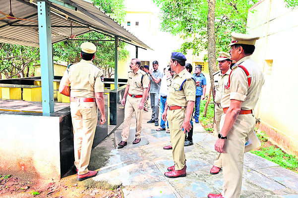 లాఠీ నిరీక్షణ! 1