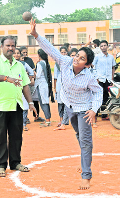 తగ్గేదేలే.. 1