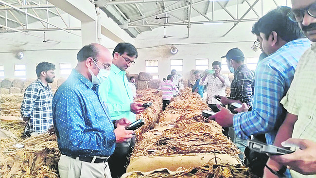 వేలం ముగుస్తున్నా.. ఆగని అగచాట్లు! 1