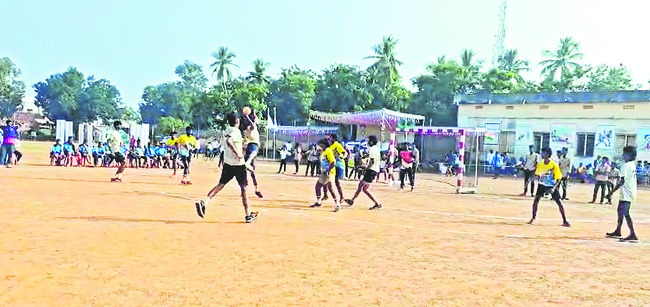 రాష్ట్ర హ్యాండ్‌ బాల్‌ పోటీల విజేతలుగా కడప, శ్రీకాకుళం2