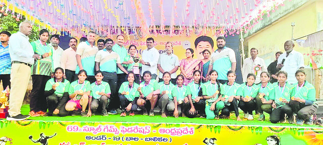 రాష్ట్ర హ్యాండ్‌ బాల్‌ పోటీల విజేతలుగా కడప, శ్రీకాకుళం1