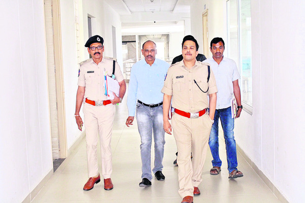 సమస్యలపై నేరుగా సంప్రదించండి : ఎస్పీ 
2