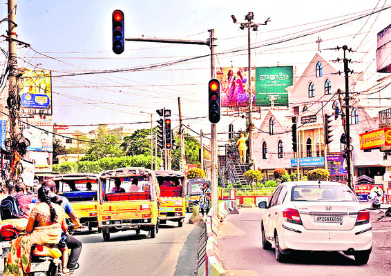 అలా తిరిగేస్తూ..1