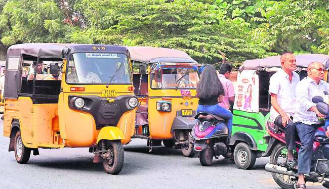 అలా తిరిగేస్తూ..3
