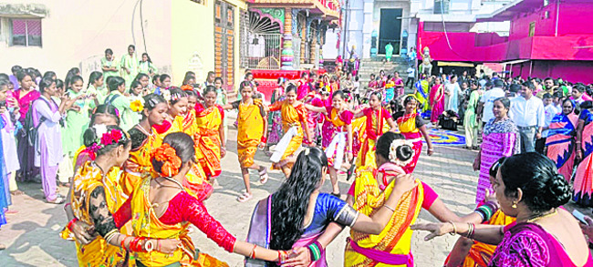 ఉత్సాహంగా కొరాపుట్‌ పర్వ్‌ 3