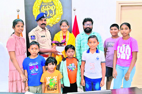 మహిళలు చట్టాలపై  అవగాహన కలిగి ఉండాలి2