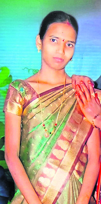 అనుమానాస్పద స్థితిలో మహిళ మృతి1