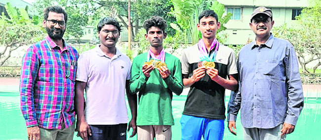 రాష్ట్రస్థాయి స్విమ్మింగ్‌ పోటీల్లో జిల్లాకు పతకాలు1