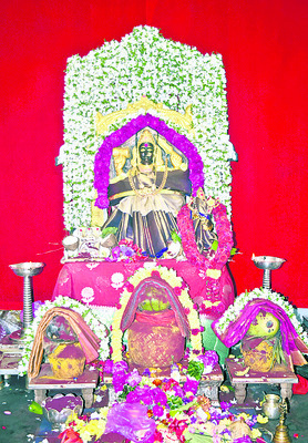 పుష్పాలంకరణలో పైడితల్లి2