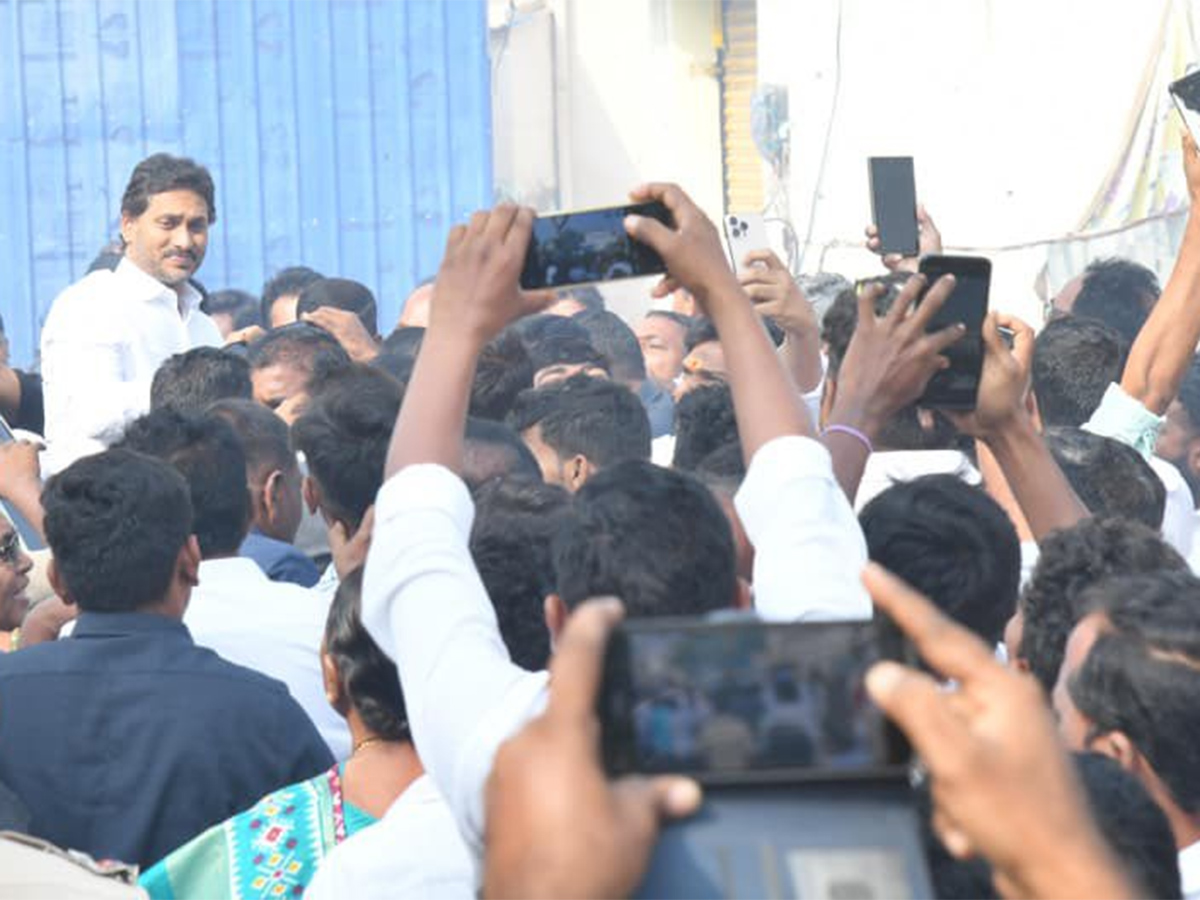 YS Jagan YSR District Tour Day2 Highlights Photos21