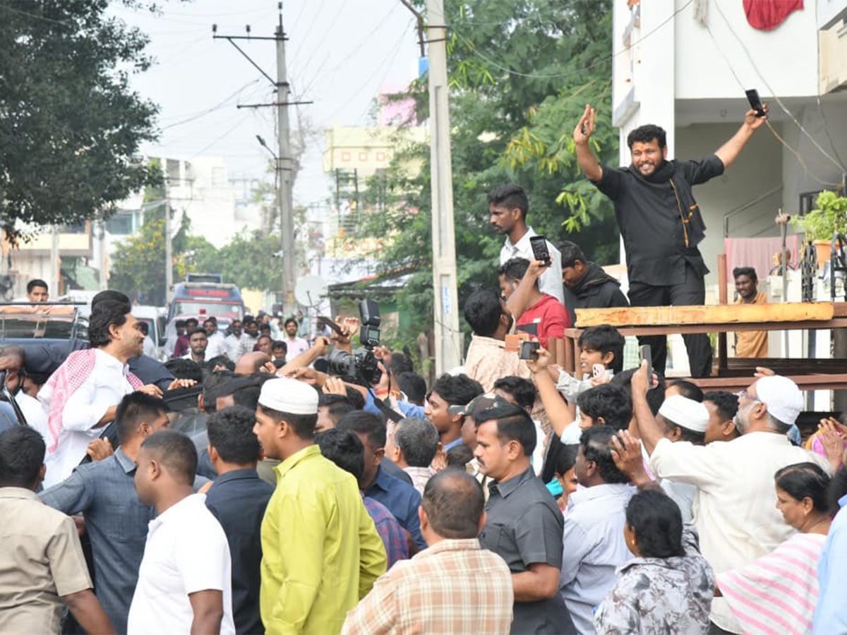 YS Jagan YSR District Tour Day2 Highlights Photos22