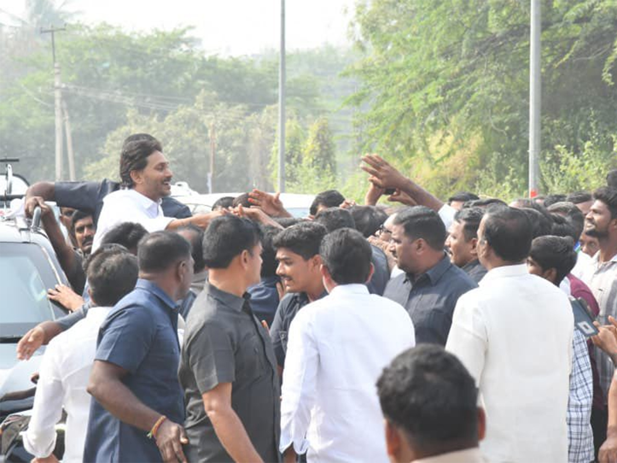 YS Jagan YSR District Tour Day2 Highlights Photos23