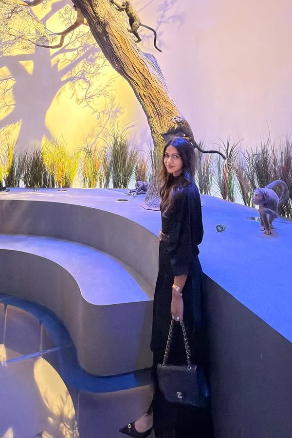 Icon Star Allu Arjun Wife Sneha Reddy At Dubai Museum Photos5