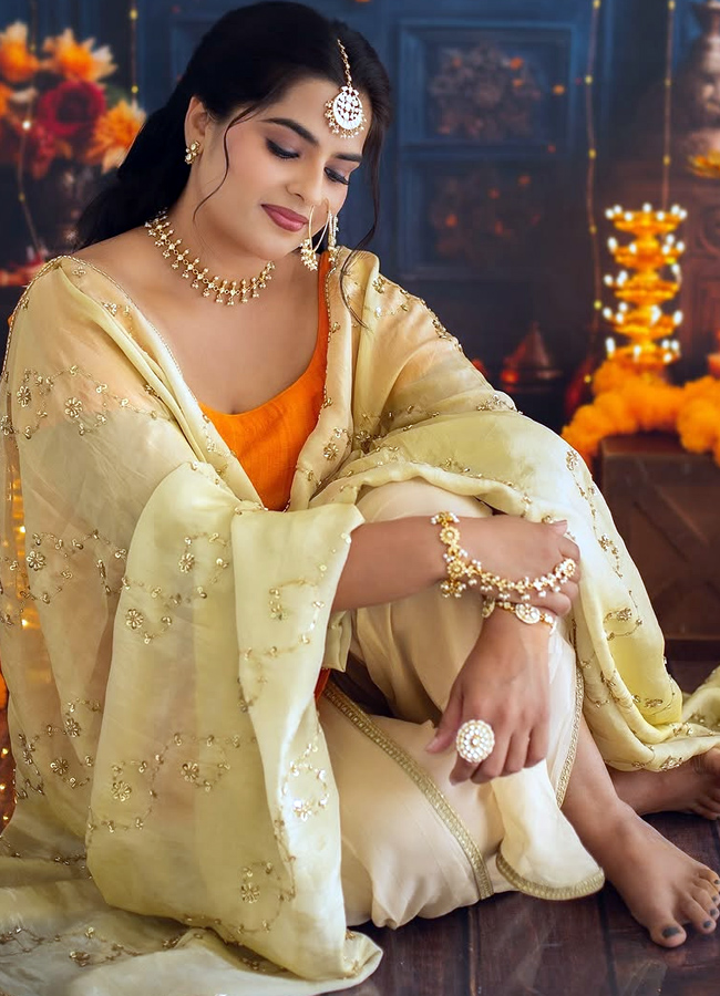 Balagam movie beauty kavya kalyanram latest images in saree3