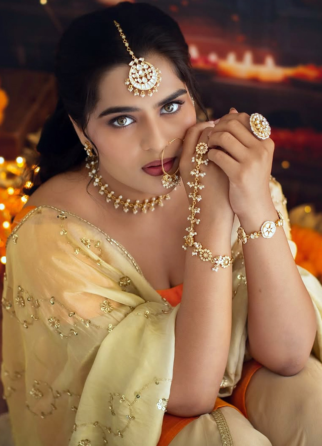 Balagam movie beauty kavya kalyanram latest images in saree4