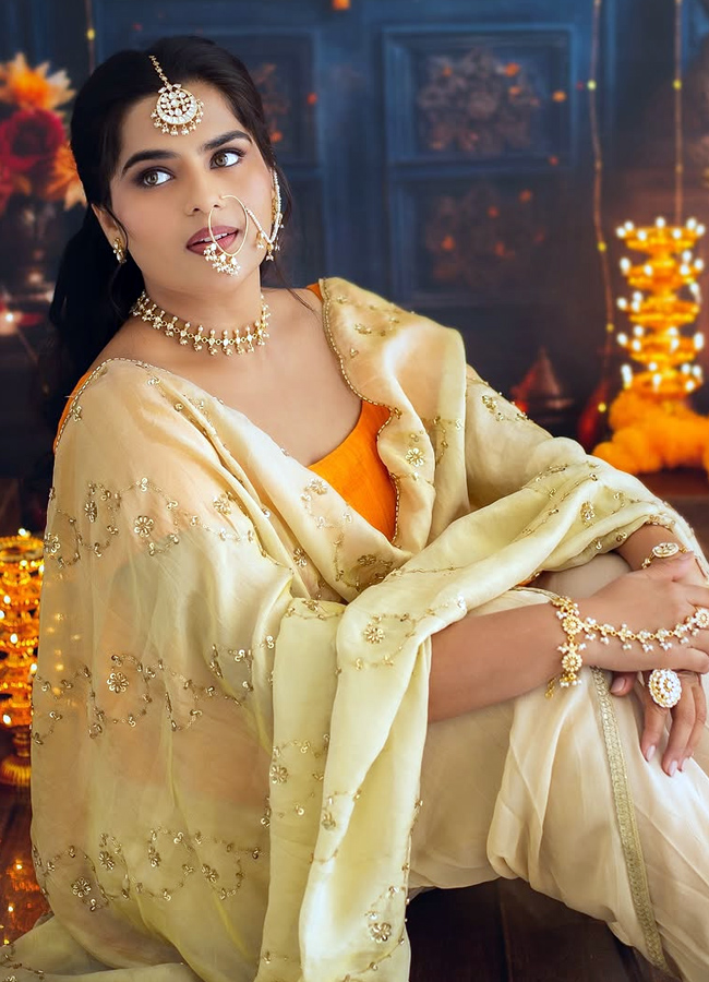 Balagam movie beauty kavya kalyanram latest images in saree5