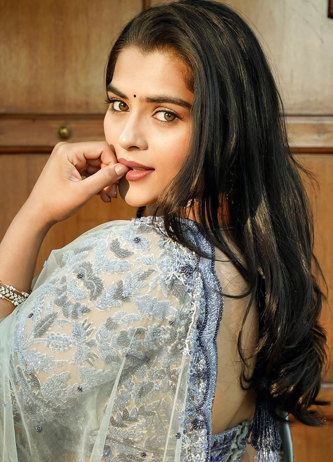 Balagam movie beauty kavya kalyanram latest images in saree7