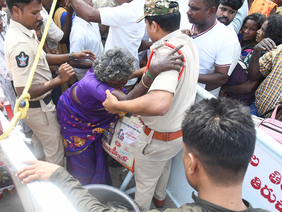Tiruchanoor Panchami Theertham Photos23