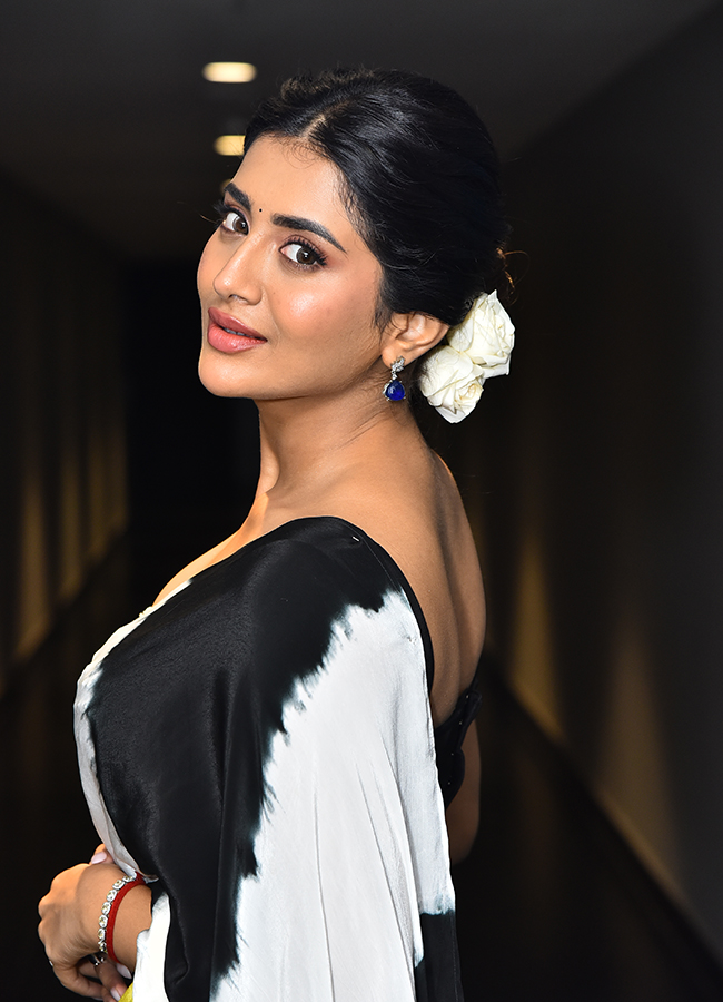 Tollywood Actress Rashi Singh HD Photos4