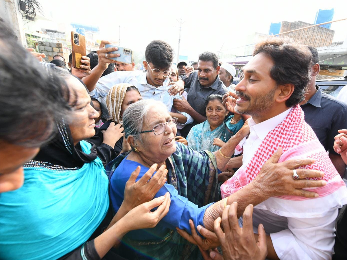 YS Jagan YSR District Tour Day2 Highlights Photos11