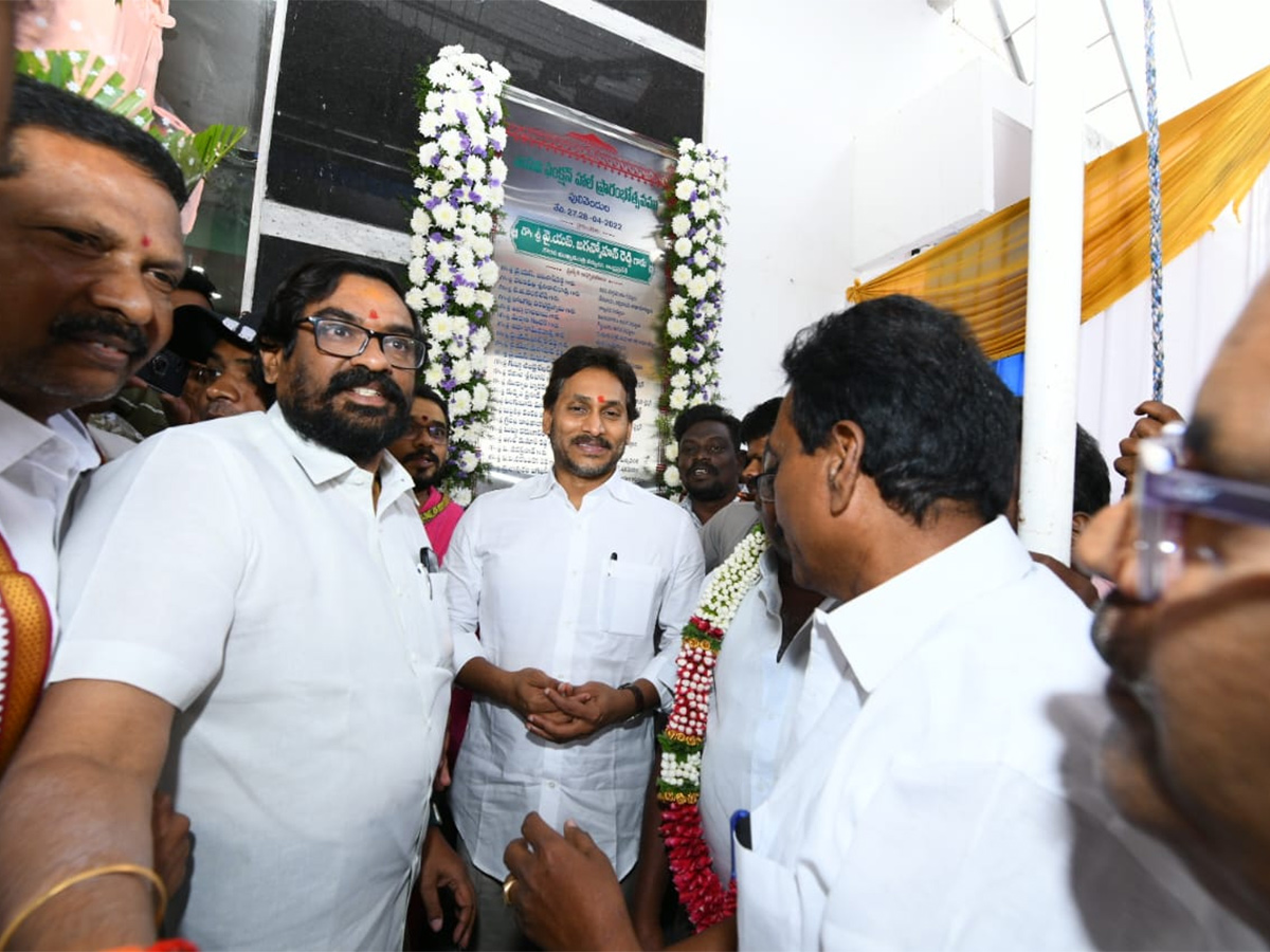 YS Jagan YSR District Tour Day2 Highlights Photos6