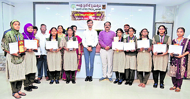 దేశాభివృద్ధికి రాజ్యాంగం కీలకం 1