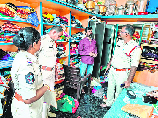 105 వాహనాలకు జరిమానా 1