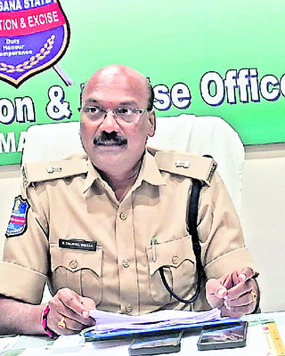 ఒక సీఐ..రెండు స్టేషన్లు!1