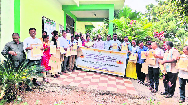 ఎస్పీని మర్యాదపూర్వకంగా కలిసిన ఆర్టీఓ
1